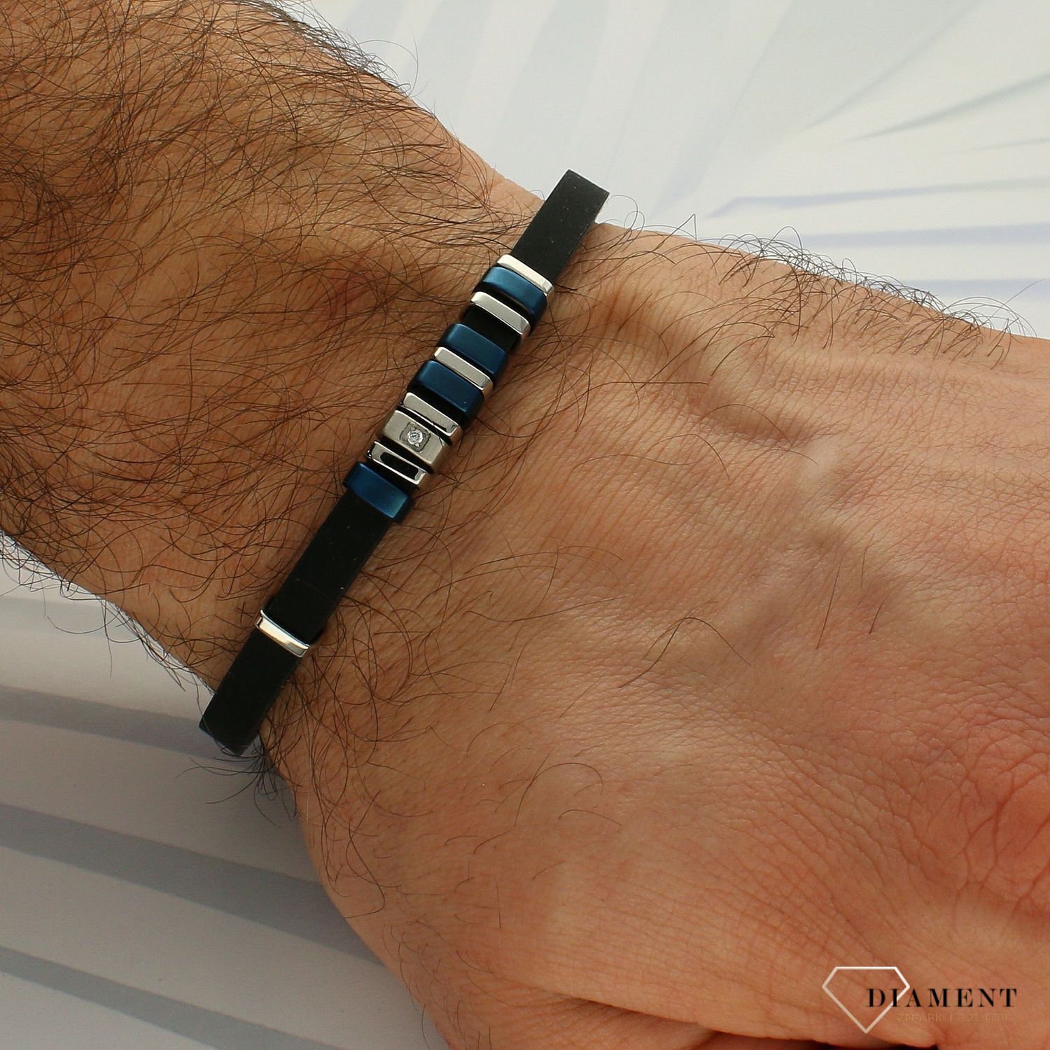 Bransoletka męska Nomination kauczuk z białą cyrkonią z kolekcji CIty 028804 016 z niebieskimi elementami. Bransoletka w kolorze czarnym wykonana z kauczuku i stali szlachetnej 316L. .jpg